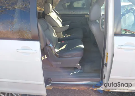 2009 Toyota Sienna Xle z USA, uszkodzony, nr VIN 5TDBK22C79S026434